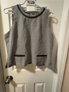 Women's Black & White Houndstooth Sleeveless Shell Tank